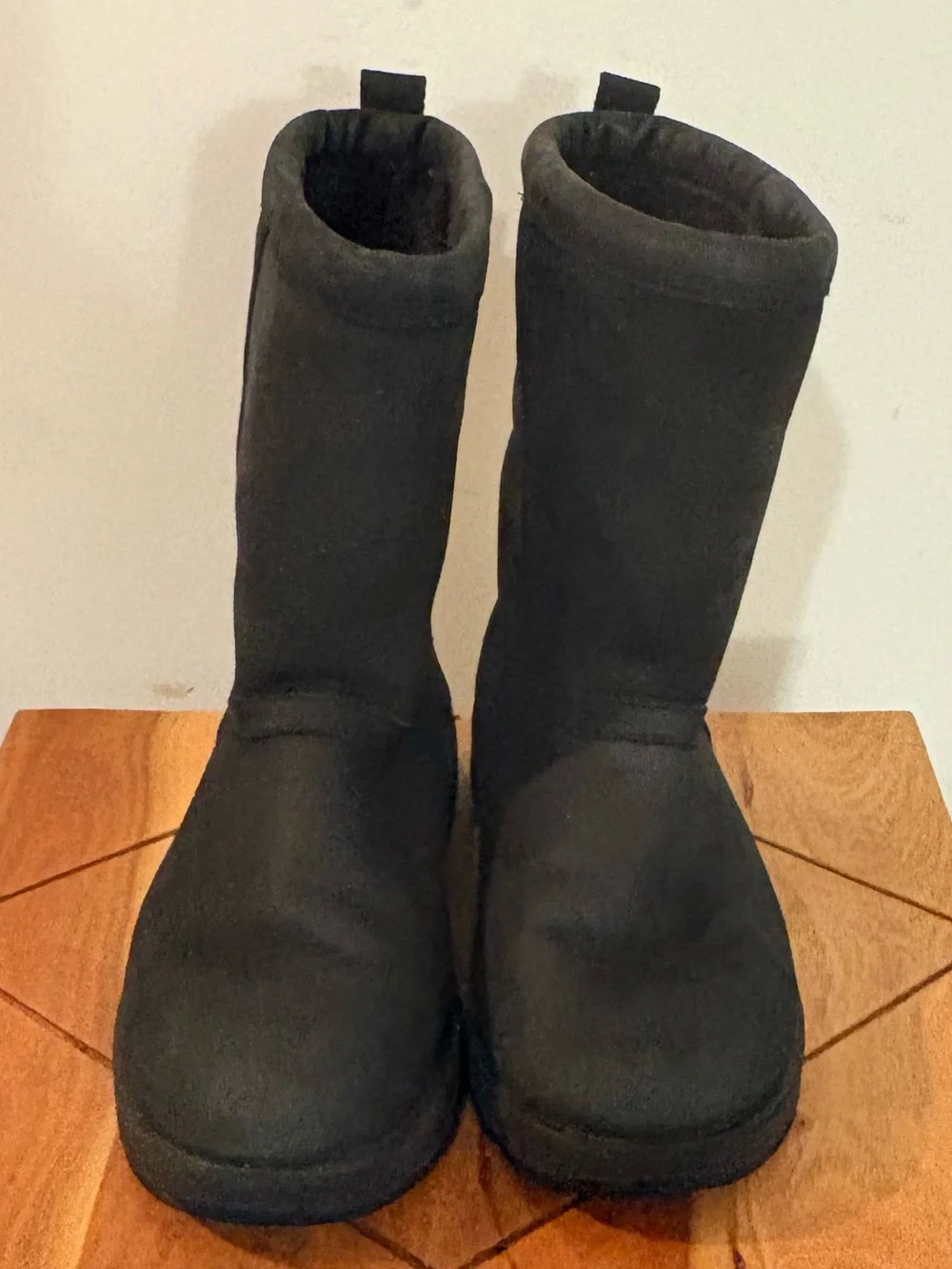 UGG Classic Short Leather Waterproof Boot with Vibram®Arctic Grip outsole W7